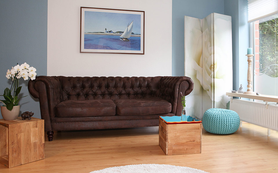 Couch - Bild - Beamerwand - Pouf - Orchidee - maritim