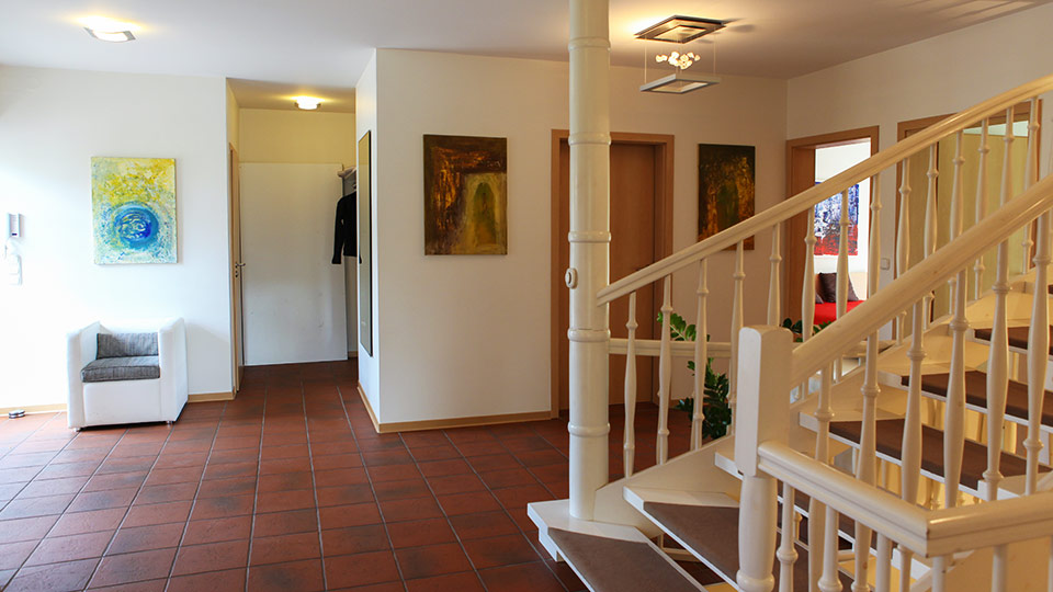 Eingangsbereich - Kunst - Licht - Treppe